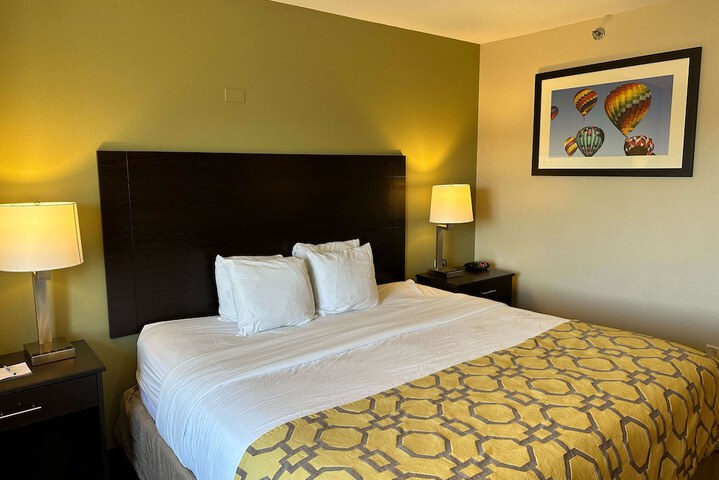 Room 13 of 33