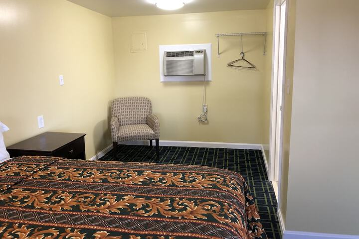 Room 18 of 18