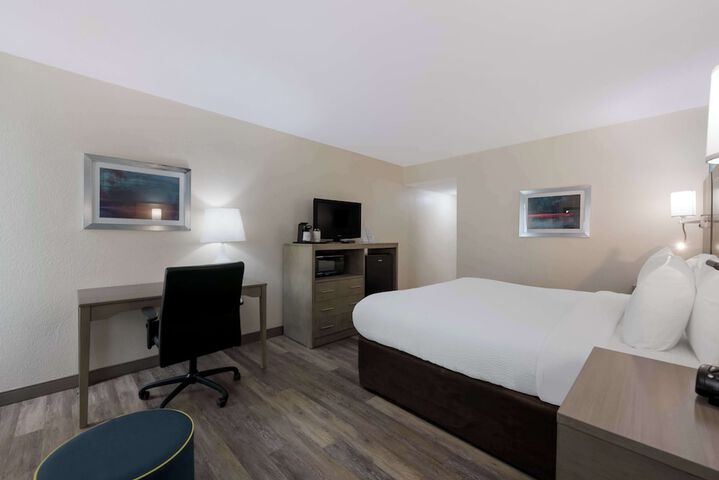 Room 11 of 26