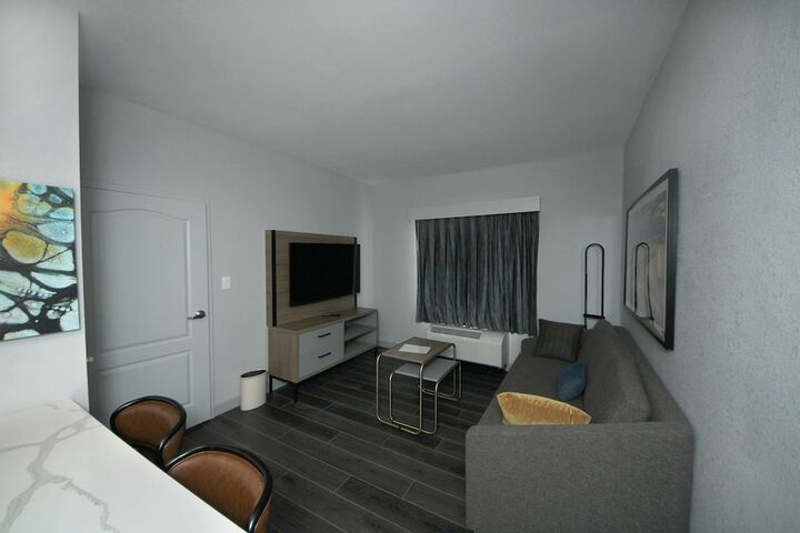 Room 13 of 34