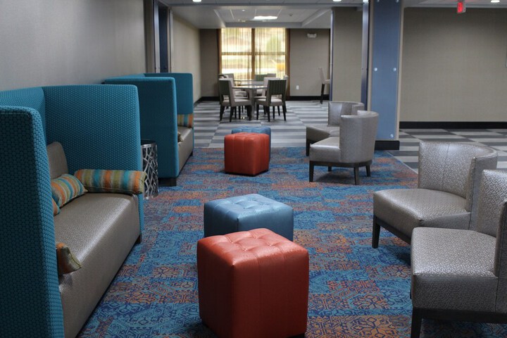 Holiday Inn Express & Suites Shawnee-Kansas City West by IHG