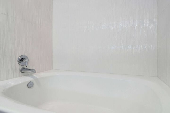 Room 32 of 40
