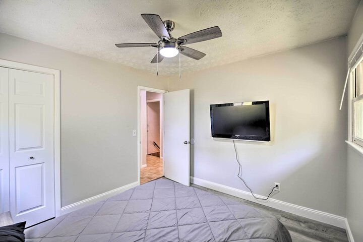 Bluefield Retreat w / Pool Table: Near Parks!