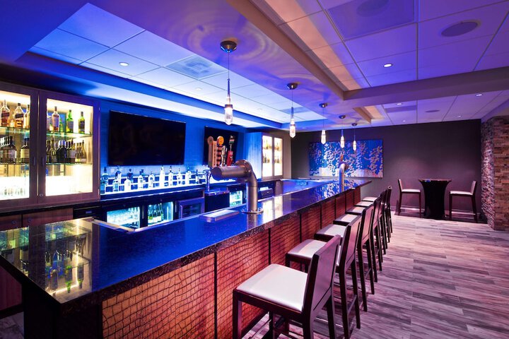 Lounge 80 of 86