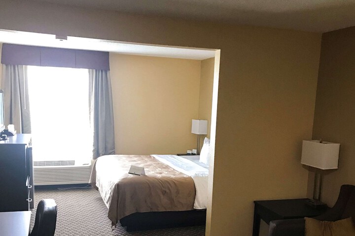 Room 6 of 13