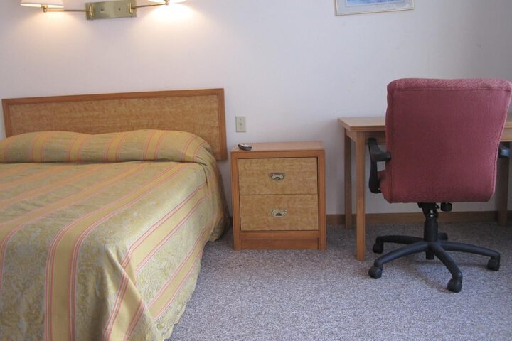 Room 7 of 16