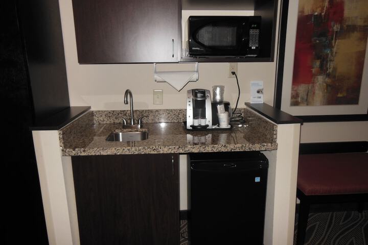 Holiday Inn Express & Suites Washington - Meadow Lands by IHG