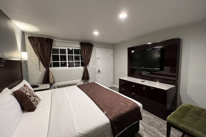 Room 8 of 22