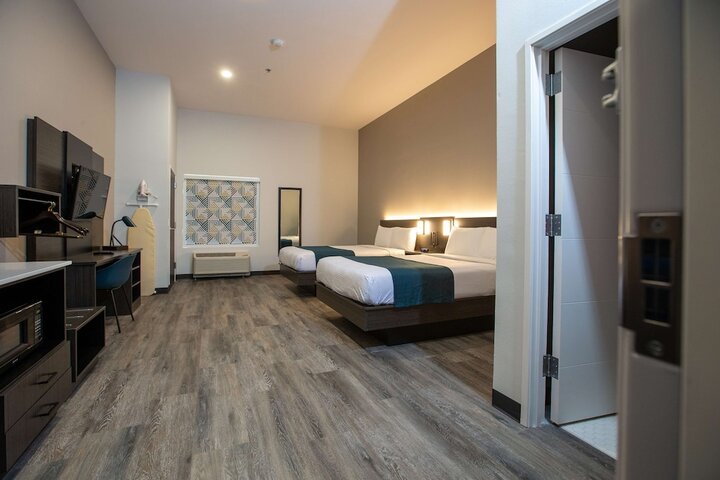 Room 25 of 39
