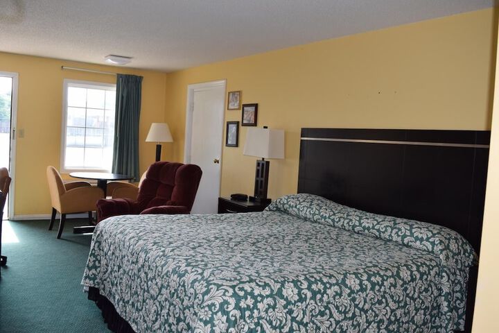 Room 7 of 14