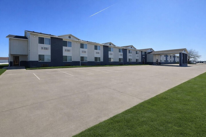 Super 8 by Wyndham Smithville / Kansas City