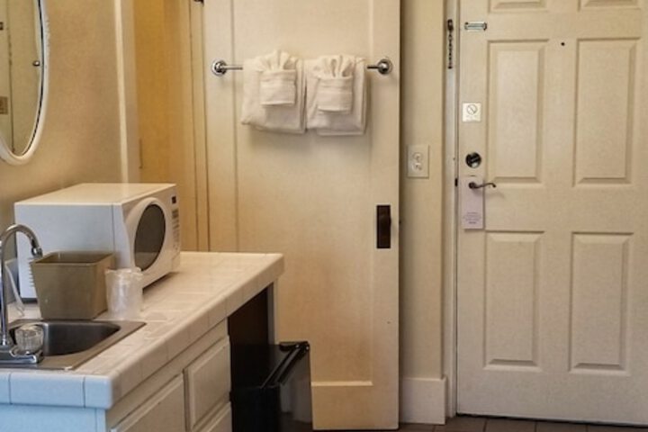 Room 34 of 52