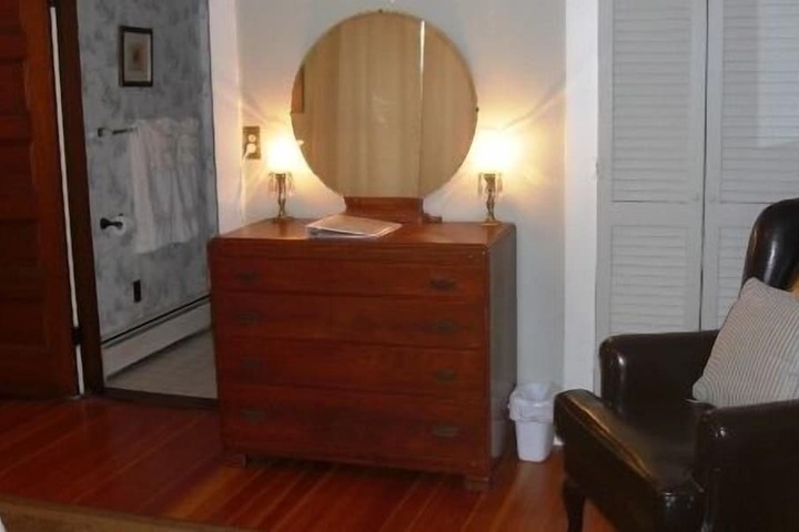 Room 49 of 68