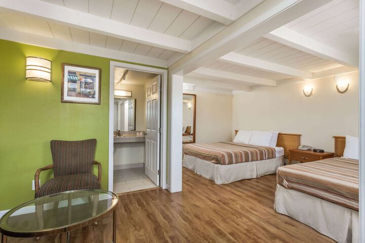 Travelodge by Wyndham Fairfield / Napa Valley