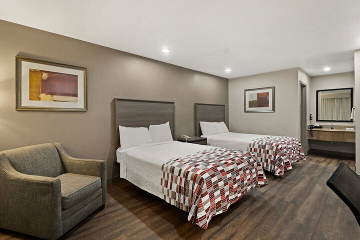 Room 33 of 48