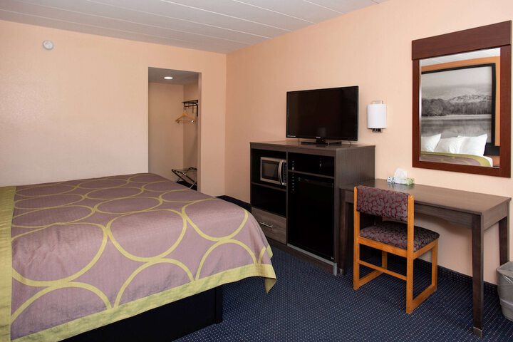 Super 8 by Wyndham Black Mountain / Asheville East