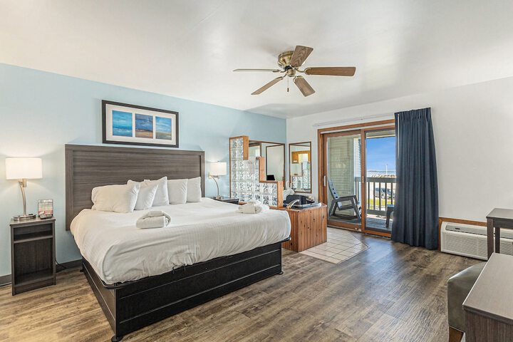 Snyders Shoreline Inn