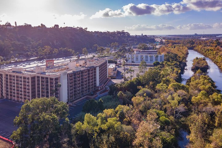 Hotel 8 of 77