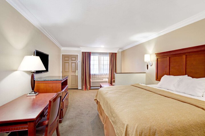 Room 15 of 35