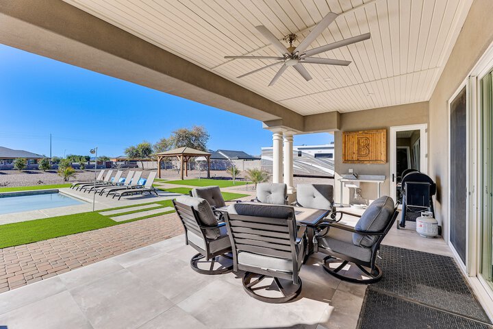 Spacious Queen Creek Home w / Hot Tub & Pool!