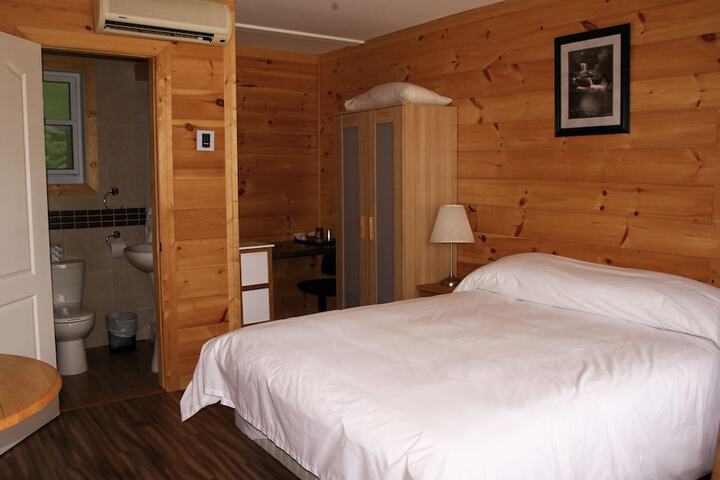 Room 27 of 38