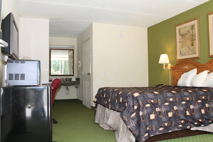Room 5 of 10