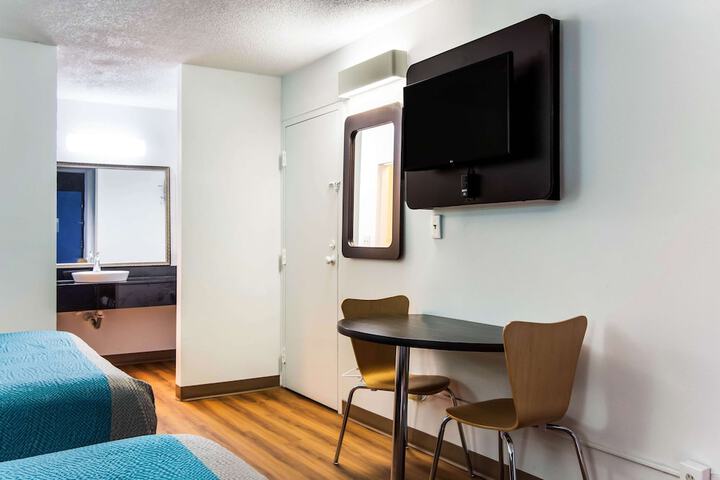 Room 13 of 25