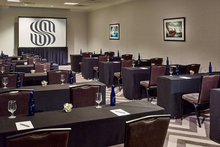 Ballroom/Hall 38 of 41