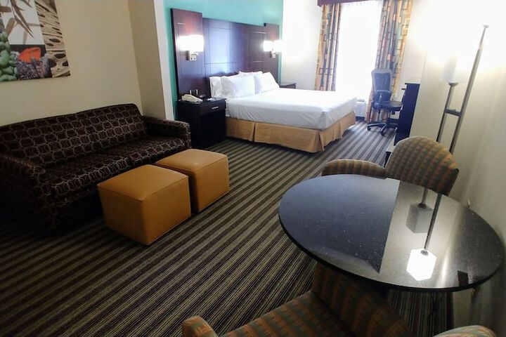 Room 32 of 51
