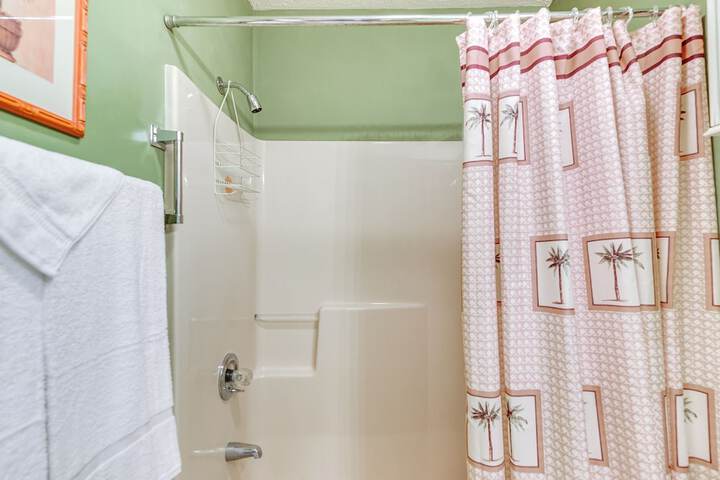 Little River Condo w / Pool Access: 5 Mi to Beach