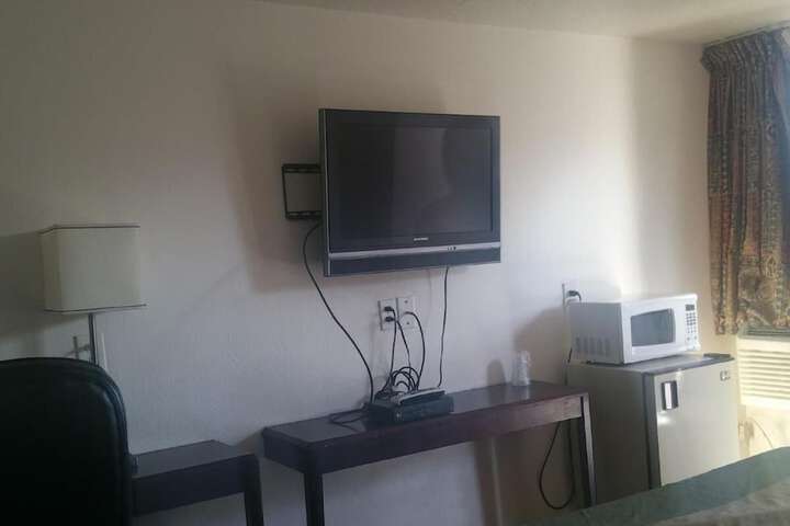Room 5 of 16