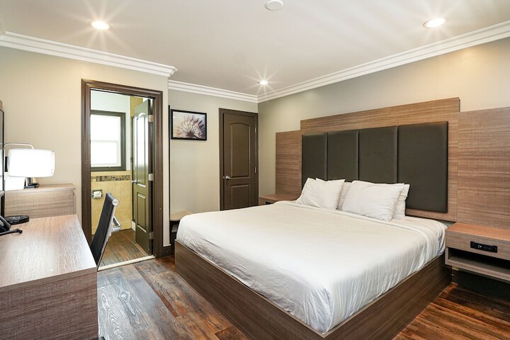 Room 30 of 43