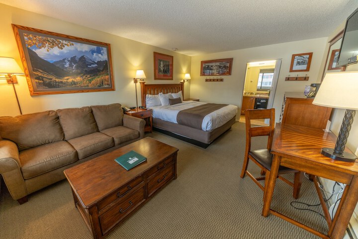 Room 27 of 40