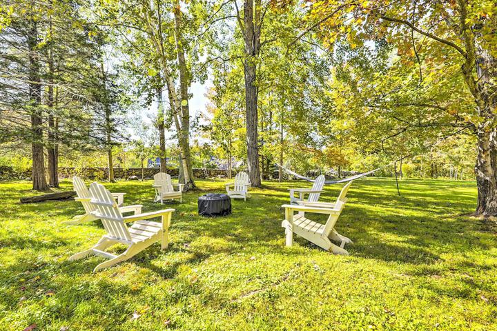 Modern Escape w / Fire Pit Near Lake Waramaug