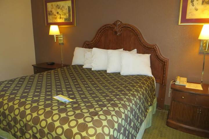 Room 9 of 46