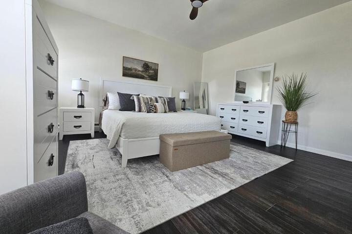 Cozy & Modern 3-Bed Retreat - 8 Mins to Bridge St