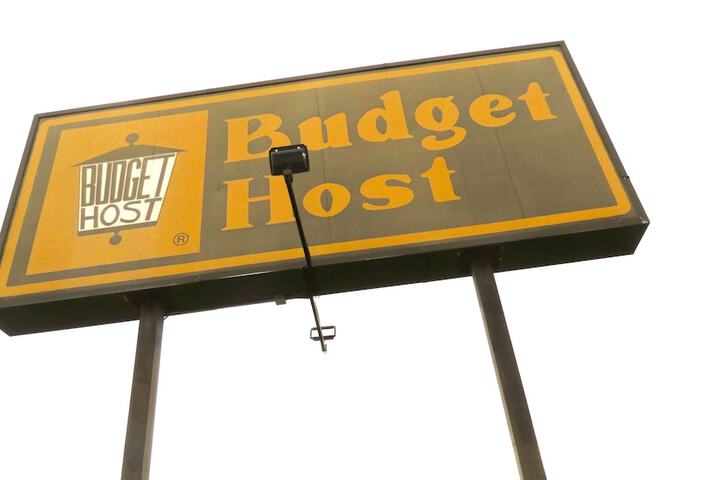 Budget Host Airport Inn