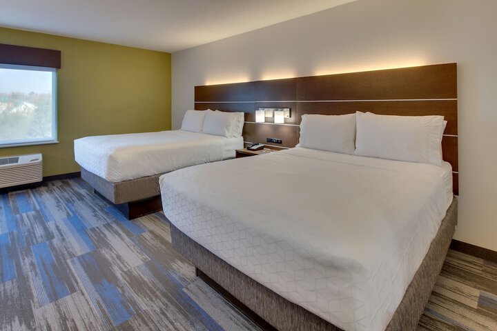 Room 40 of 77