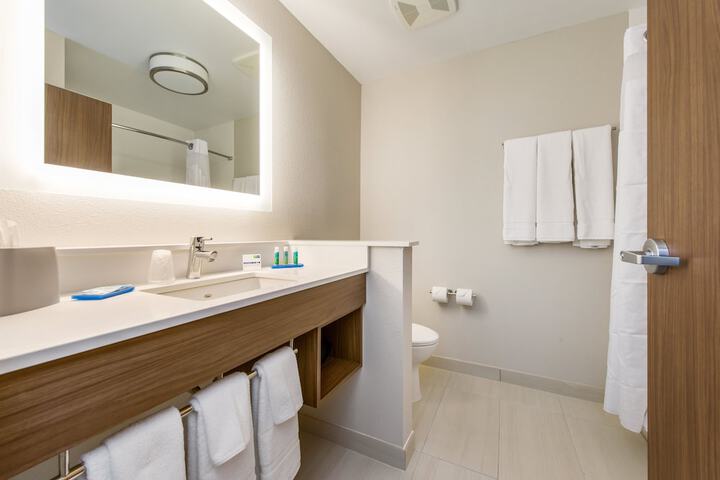 Holiday Inn Express & Suites Carrollton West by IHG