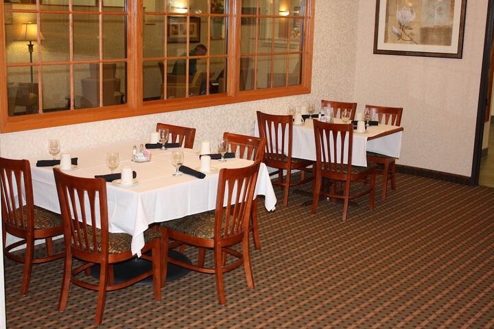 Dining 38 of 43