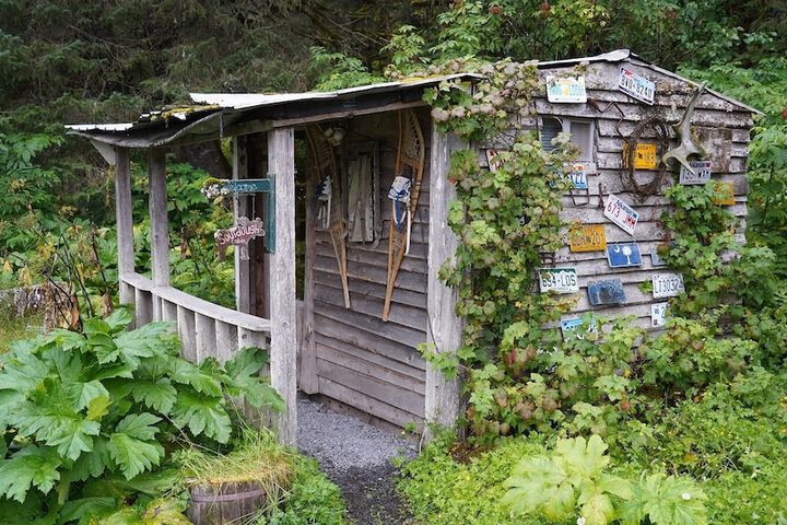 Nauti Otter Inn and Yurt Village