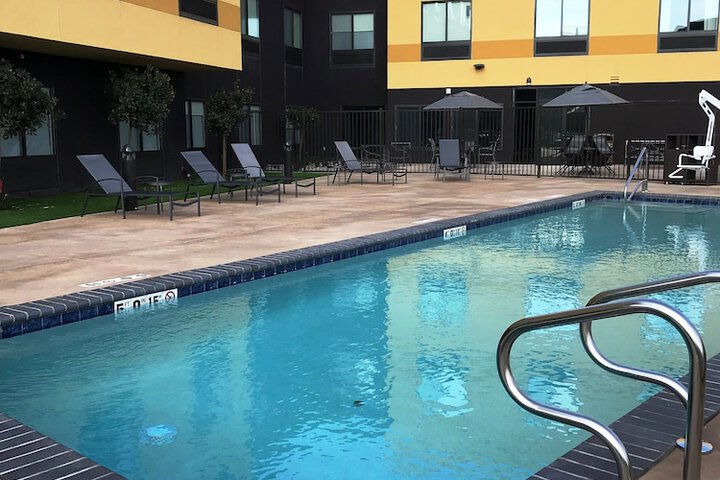 Fairfield Inn & Suite by Marriott Fresno Yosemite Intl Airport
