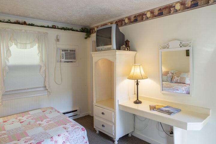 The Chimney Rock Inn & Cottages