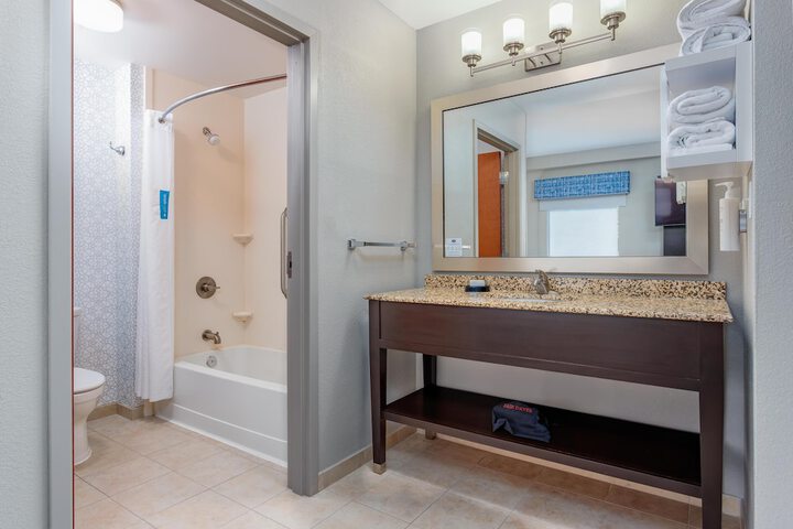 Hampton Inn & Suites Parkersburg Downtown
