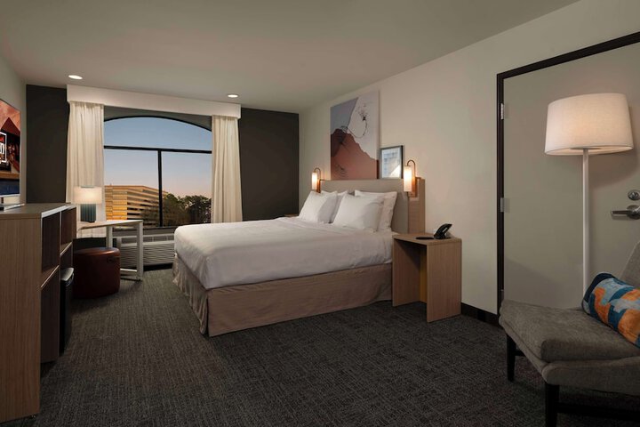 Room 10 of 20