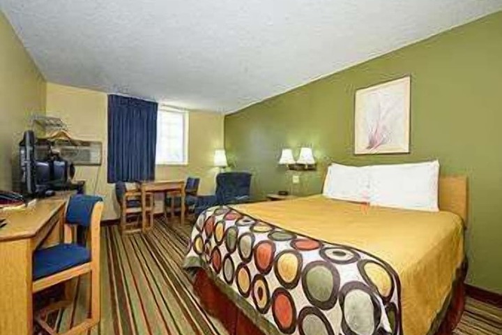 Room 32 of 33