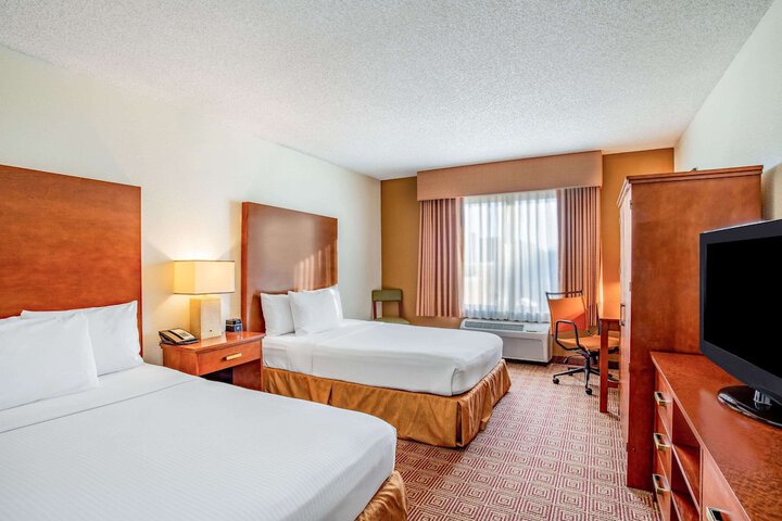 Room 32 of 69