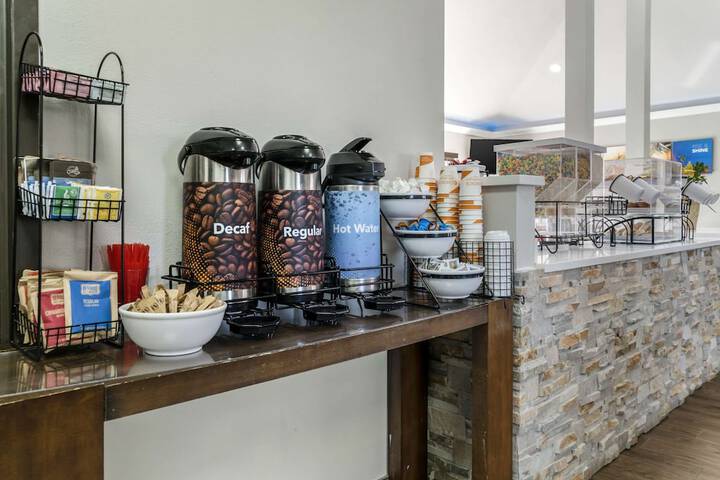 Breakfast/Coffee Service 32 of 36