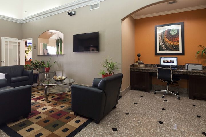 Business Center 25 of 25