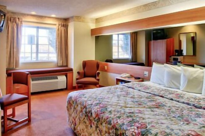 Western Skies Inn & Suites